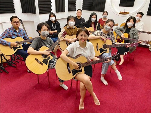 [Gợi ý] Top 1 địa chỉ dạy học đàn guitar Hải Phòng uy tín nhất thành phố Hoa Phượng Đỏ